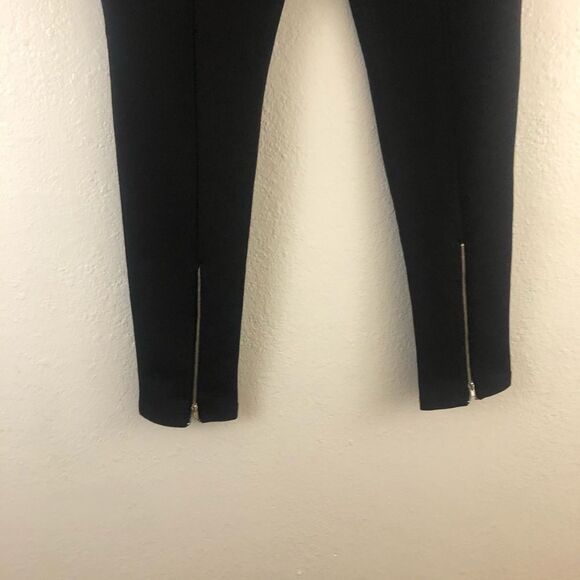 Forever 21 pull on zipper on back hems black pants - Picture 3 of 4